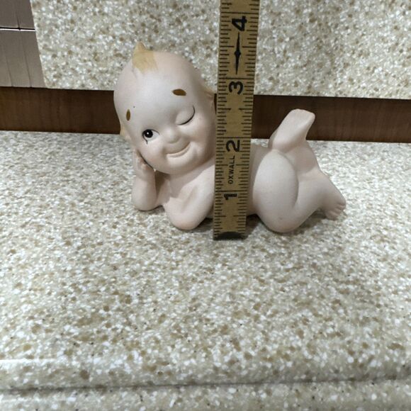 Kewpie Figurine Lefton Porcelain Piano baby Winking Laying On Tummy KW228 - Picture 6 of 6